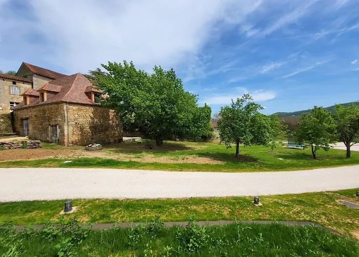 Les Maisons De Jeanne Nyaraló *