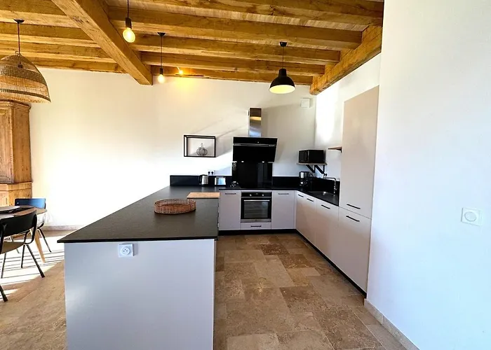 Les Maisons De Jeanne Nyaraló *