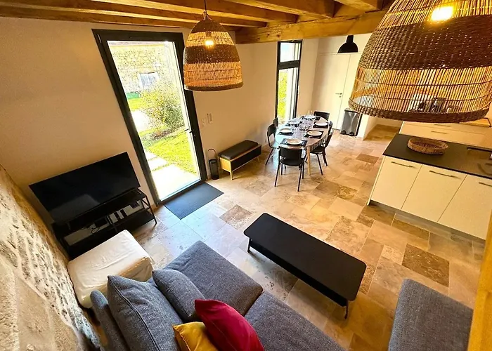 Les Maisons De Jeanne Nyaraló *